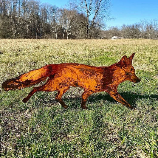 Decoración Exterior Fox Iron con Enchufe Integrado