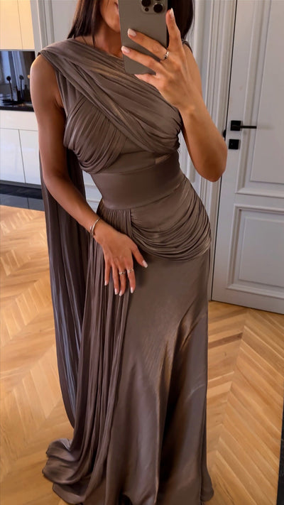Vestido de Noche en Satén con Pliegues Elegantes - Image 7