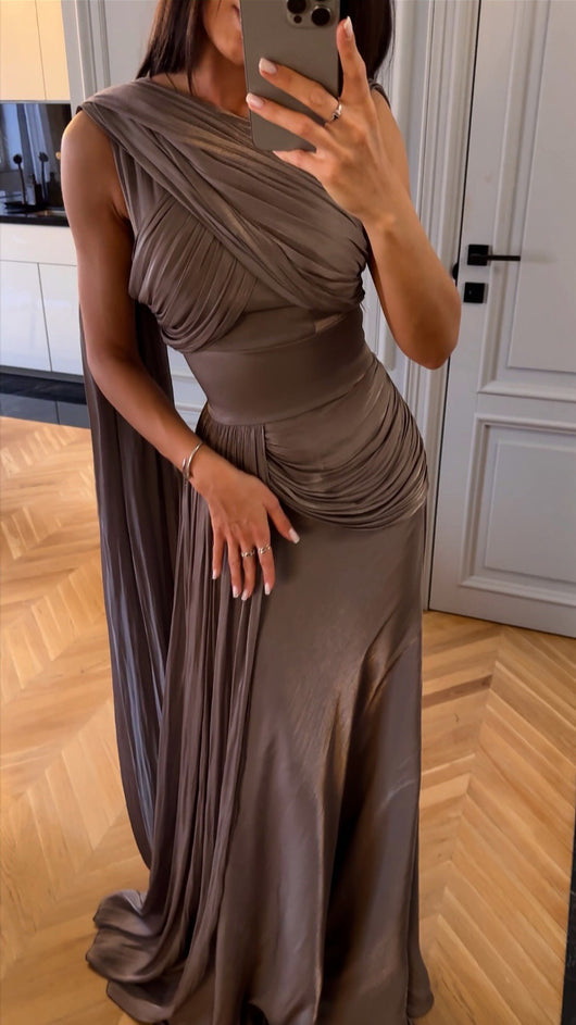 Vestido de Noche en Satén con Pliegues Elegantes - Image 7