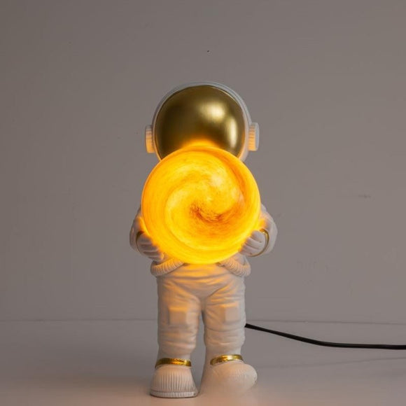 Lámpara de Astronauta: Iluminación Creativa para Dormitorio