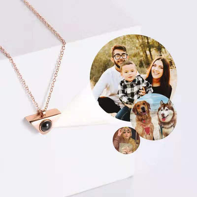 Collar Colgante Pirámide Dorada con Proyección de 100 Idiomas para Mujer - Image 12
