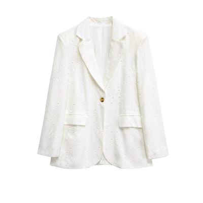 Chaqueta Casual con Detalles Calados y Botón Único