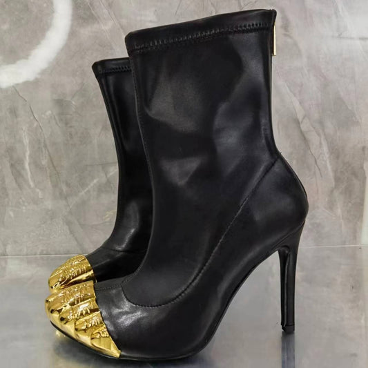 Pantufla Tacón Alto con Punta Dorada Elegante