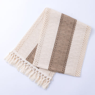 Camino de Mesa Decorativo con Patrón Hueco y Borlas