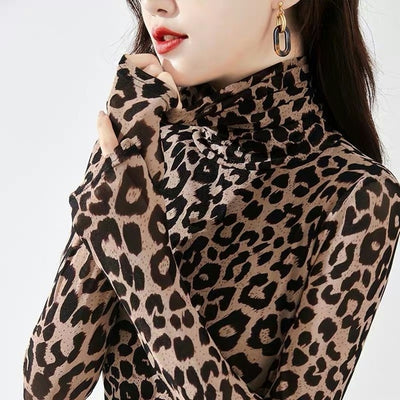 Blusa Base Cuello Alto Estampado Leopardo para Mujer - Image 9