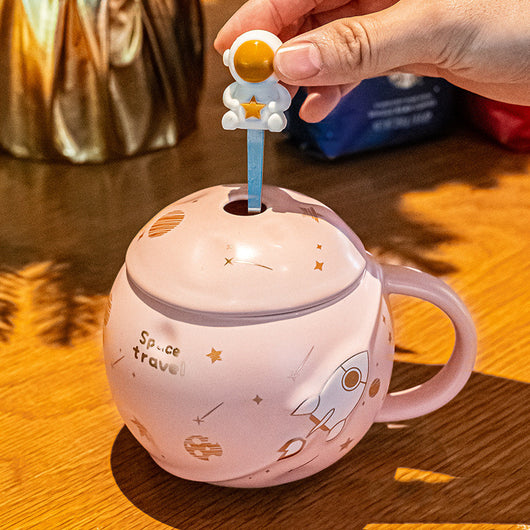 Taza de Cerámica para Pareja Astronauta Planeta con Cuchara y Tapa - Image 4