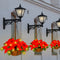 Canasta Colgante Navideña con Flores Artificiales Rojas - Decoración para Puerta