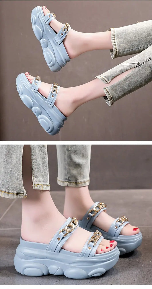 Pantuflas Slip-On con Plataforma y Cadena Decorativa - Image 7