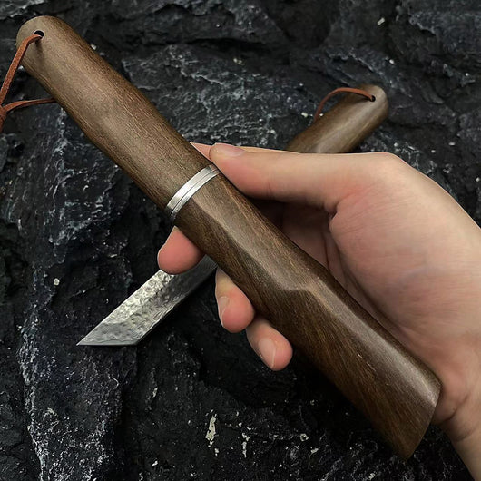 Cuchillo de Acero Damasco con Hoja Forjada, Mango de Sándalo Rojo y Vaina - Ideal para Aventuras al Aire Libre