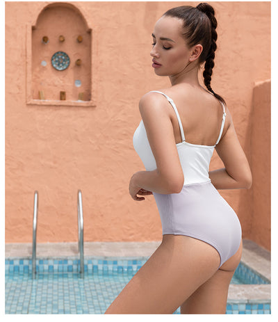 Traje de Baño Triangular con Tirantes Ajustables y Costuras Decorativas - Image 13