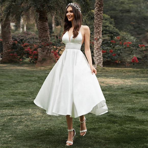 Vestido Largo Fino con Tirantes y Escote V - Diseño Minimalista