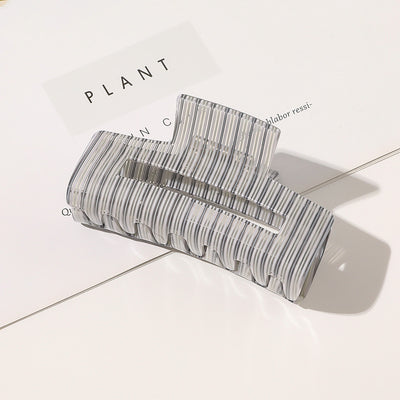 Pinzas para Cabello de Aleación Dorada con Diseño Geométrico Calado - Image 31