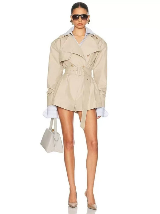 Short Estilo Trench Coat Clásico Británico Cintura Ajustada Caqui Claro - Image 9