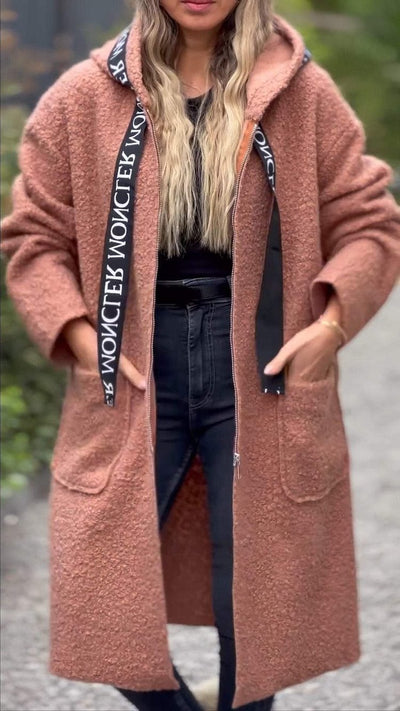 Abrigo de Lana de Cordero con Capucha y Letras para Mujer - Image 19