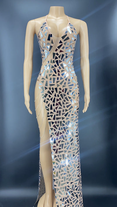 Vestido de Fiesta Elegante sin Mangas con Espalda Descubierta y Detalles Brillantes - Image 8