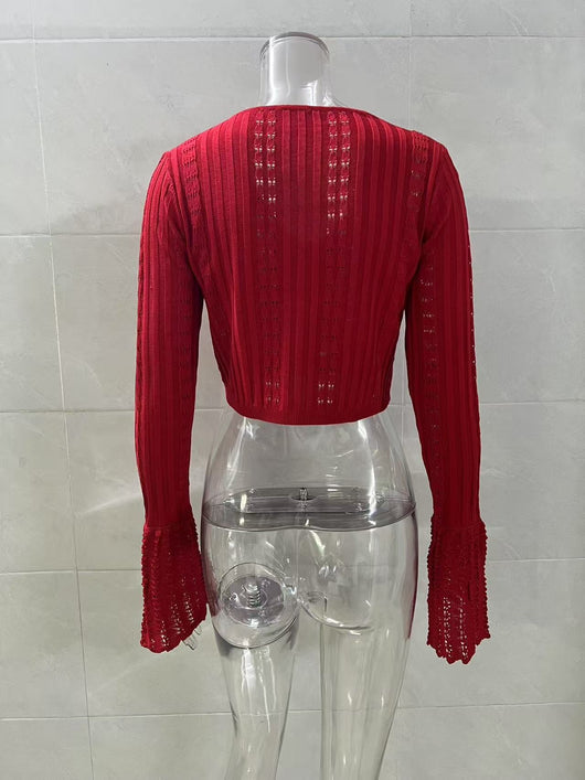 Blusa Corta Tejida con Mangas Acampanadas y Cortes Atrevidos - Image 42