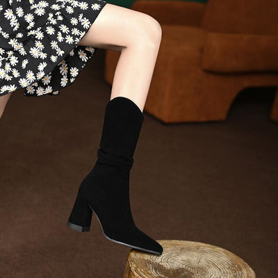 Botas Tobilleras Estilo Coreano con Tacón Grueso y Punta Afilada en Gamuza - Image 3