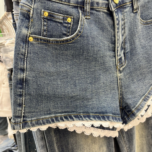 Shorts de Mezclilla Chic con Ribete de Encaje - Image 12