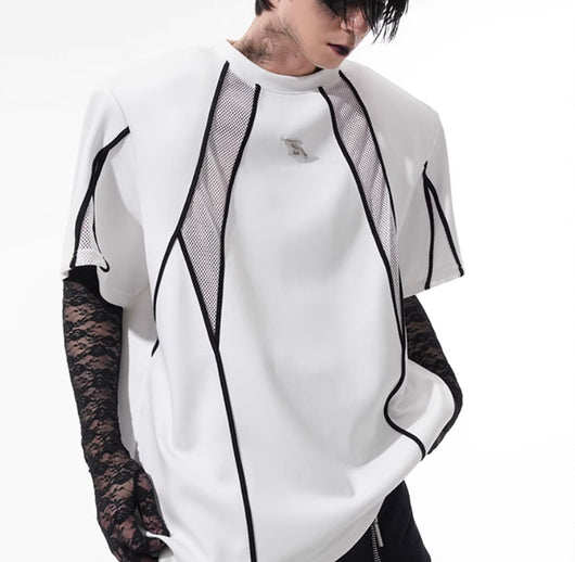 Remera Negra con Costuras Huecas y Acolchado en Hombros - Image 10