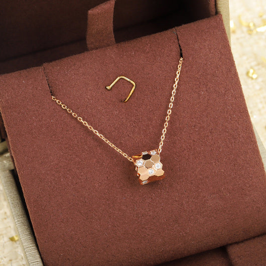 Collar de Plata Esterlina con Panal Hexagonal para Mujer