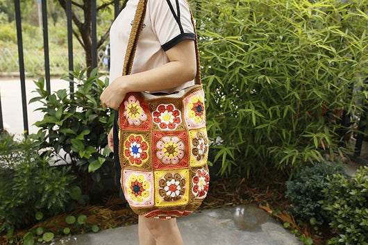 Bolsa Bucket Artesanal Tejida a Mano con Estilo Étnico Cuadros Abuela - Image 3