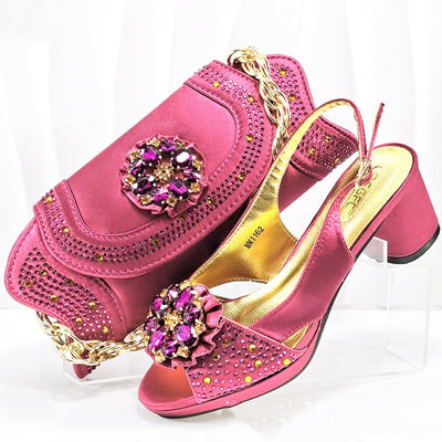 Conjunto de Fiesta Elegante con Zapatos de Tacón Punta Aguda y Bolso de Cristales