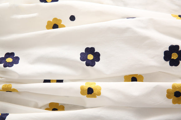 Tela Bordada de Algodón Puro con Flores Azules - Diseño Artesanal para Cortinas y Prendas