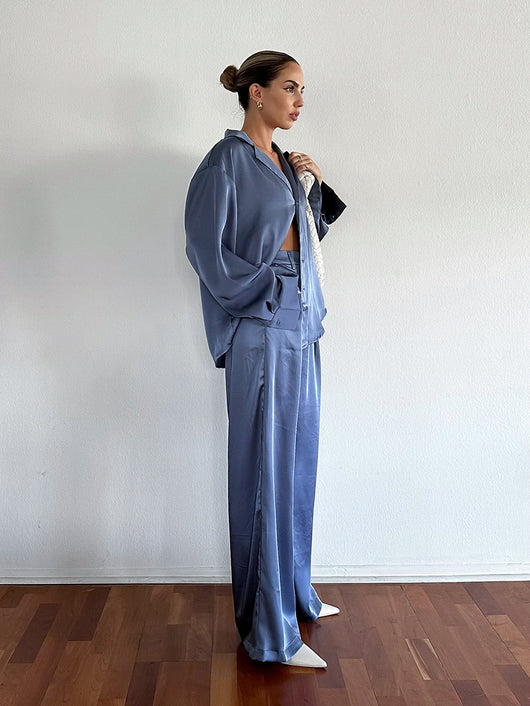 Conjunto Elegante de Satén: Blusa Manga Larga y Pantalón Talle Alto - Image 13