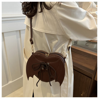 Bolso Bandolera con Diseño de Alas de Murciélago y Corazón - Image 28