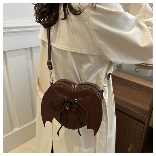 Bolso Bandolera con Diseño de Alas de Murciélago y Corazón - Image 28