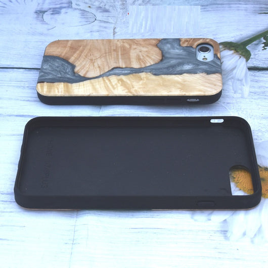 Funda de Teléfono en Madera y Resina Epoxi con Diseño de Moda - Image 8