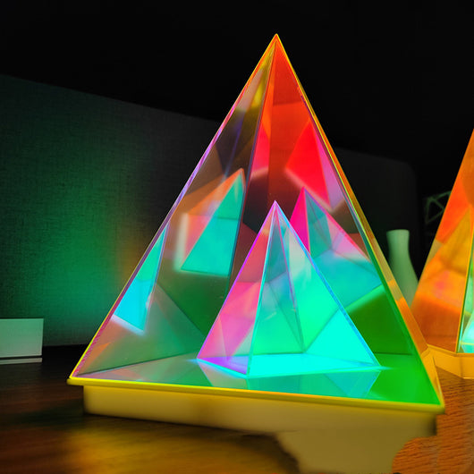 Lámpara de Mesa Pirámide - Luz Nocturna Creativa para Dormitorio y Sala - Image 10