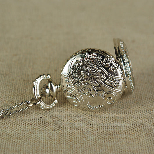 Reloj de Bolsillo Plateado con Números Romanos - Image 13