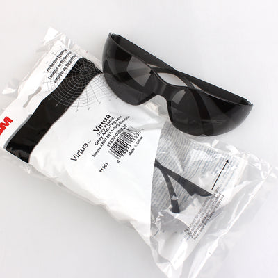 Gafas de Seguridad Ligeras con Lentes Grises Antivaho - Image 4