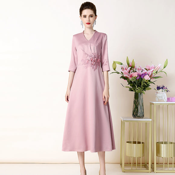 Vestido Ajustado Elegante con Bordado Delicado