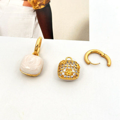 Aretes Colgantes con Circonita Micro Incrustada y Detalles Esmaltados - Image 3