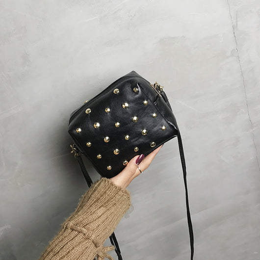 Bolso Mensajero Mujer con Remaches - Diseño Fashion Moderno - Image 9