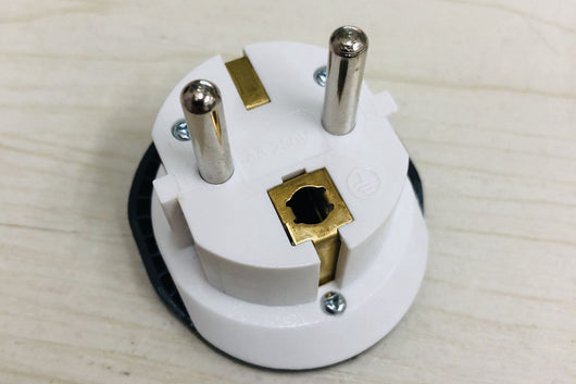 Adaptador de Enchufe Europeo 48MM para Viajes Internacionales - Image 6