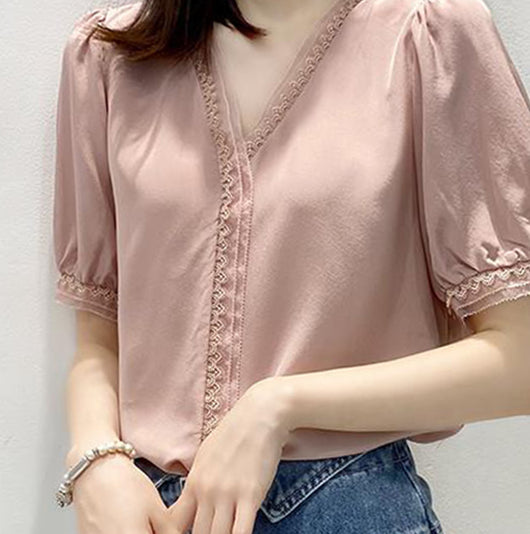 Blusa Suelta con Cuello V y Mangas Abullonadas - Diseño Exclusivo en Encaje - Image 15