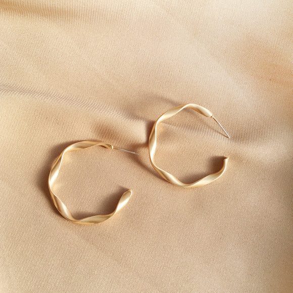 Aretes Geométricos de Temperamento - Diseño Moderno y Personalidad