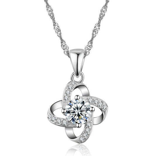 Dije de Trébol de Cuatro Hojas en Plata - Elegancia y Buena Suerte - Image 2