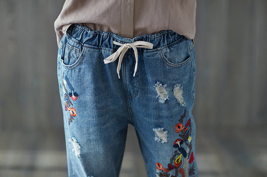Jeans Cropped Rotos con Bordado Artístico y Cintura Elástica - Image 3