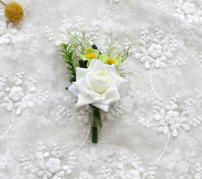 Empaque de Regalo con Decoración Floral y Rosas Simuladas - Image 2