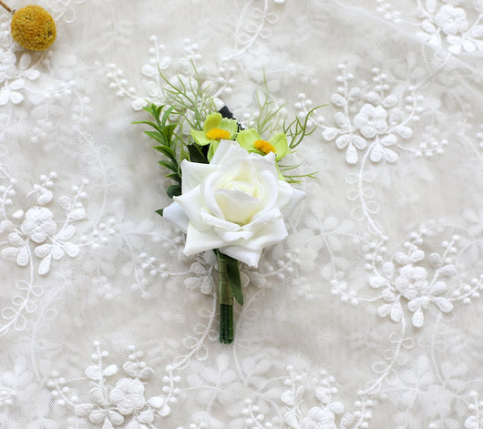 Empaque de Regalo con Decoración Floral y Rosas Simuladas - Image 2