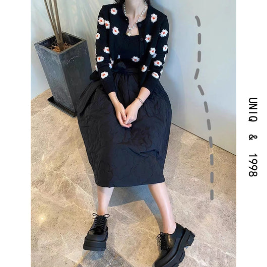 Conjunto Dos Piezas: Cardigan con Flores 3D Bordadas y Camiseta - Image 7