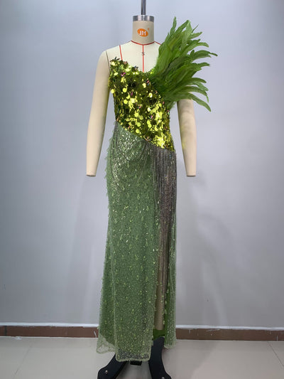 Vestido Tubo Luxury con Lentejuelas Verdes y Plumas, Abertura Sensual - Image 7