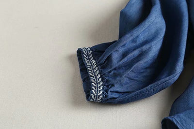 Camisa Denim Tencel Cuello V con Bordado en Hombros para Verano - Image 6