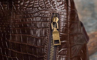 Mochila Vintage Estilo Chino con Patrón de Peces en Cuero Repujado - Image 13