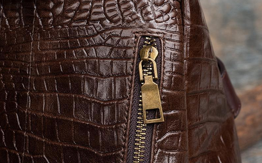 Mochila Vintage Estilo Chino con Patrón de Peces en Cuero Repujado - Image 13