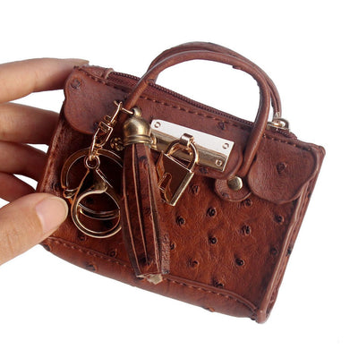 Bolso de Mano Minimalista en Cuero con Borlas - Image 9